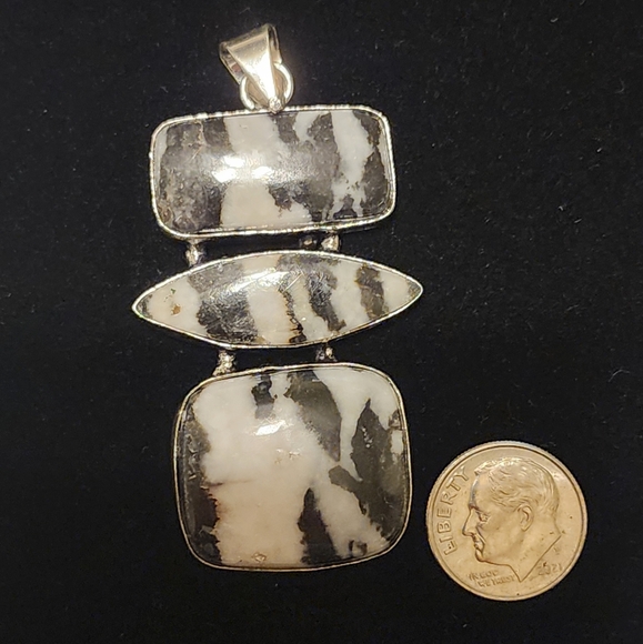 White Buffalo Pendant - Picture 1 of 3